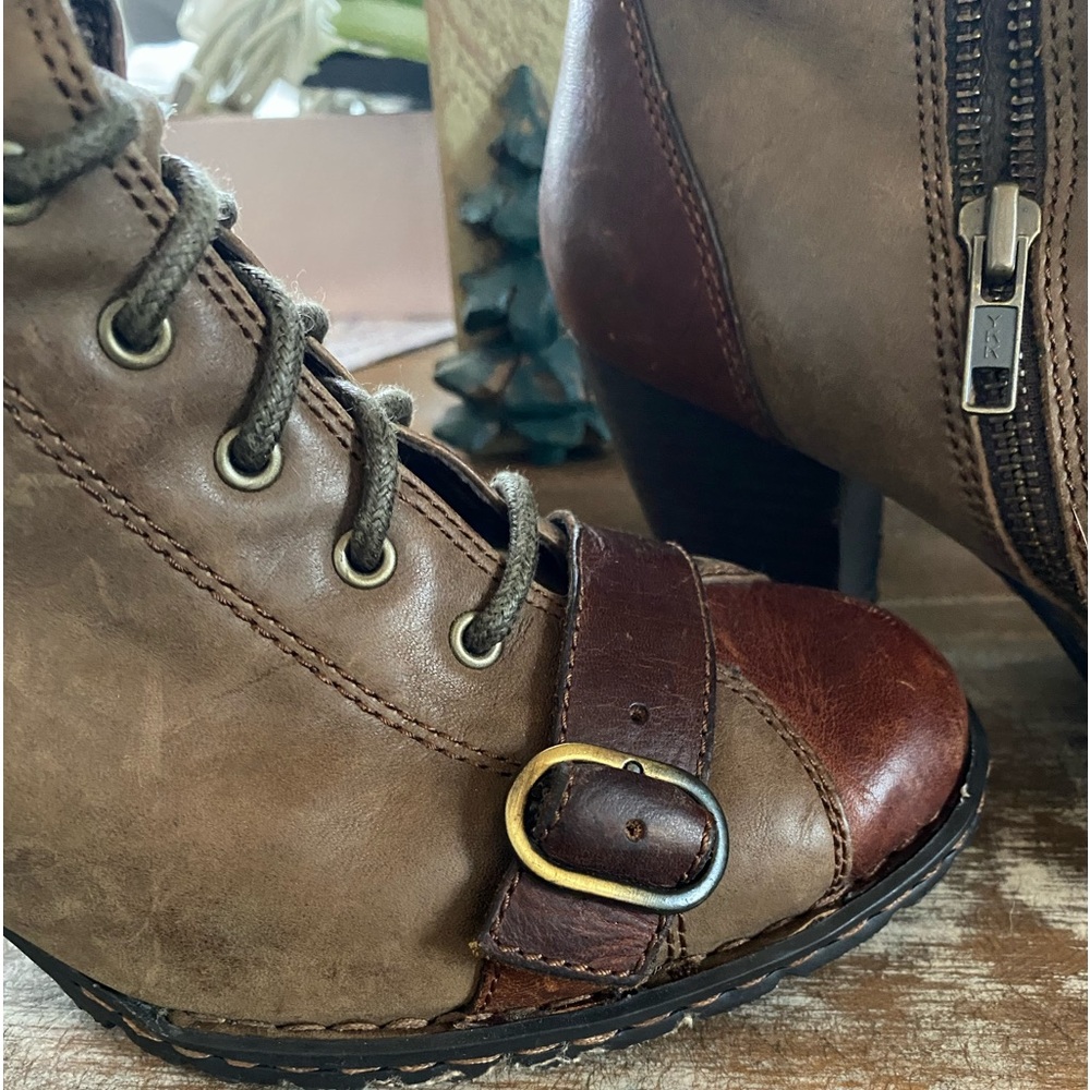 Women’s Bornboots size 8